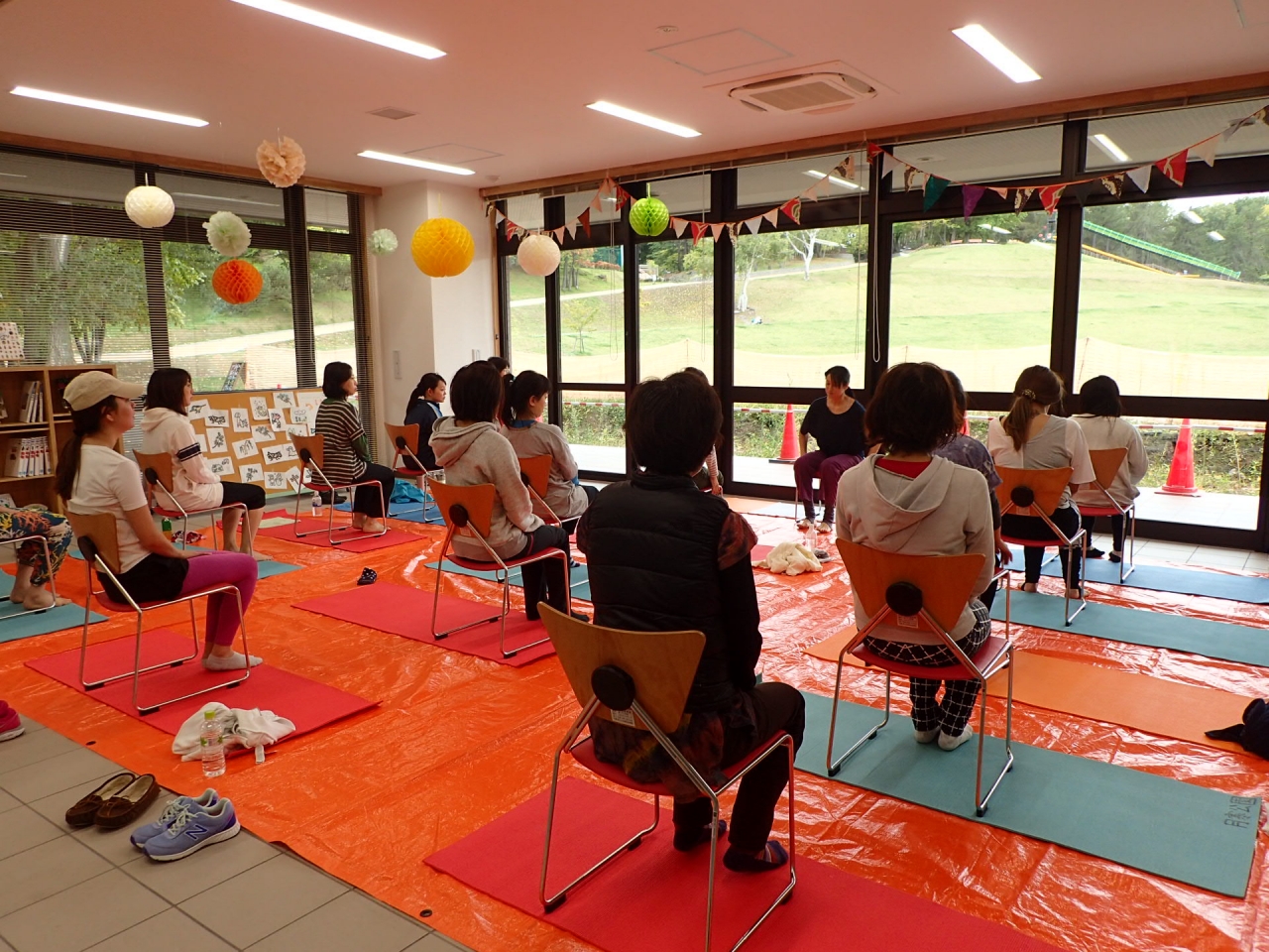 イスを使ったストレッチ