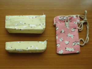 手作りペンケースとサコッシュ見本