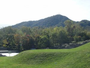 旭山記念公園紅葉情報2022年10月7日4藻岩山噴水広場から