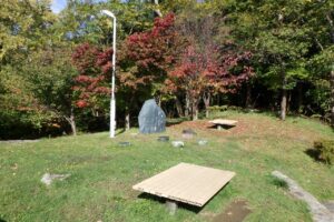 旭山紅葉情報2023年10月18日10寺田京子句碑