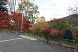 旭山紅葉情報2023年11月1日8宮田益子歌碑