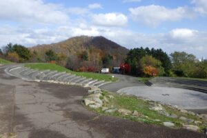 旭山紅葉情報2023年11月4日24噴水広場と円山