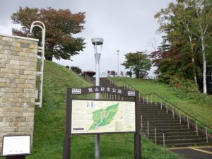 旭山記念公園紅葉情報2024年10月7日1展望台階段付近