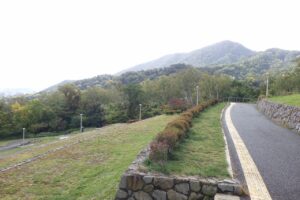 旭山記念公園紅葉情報2024年10月8日1段状テラスと藻岩山