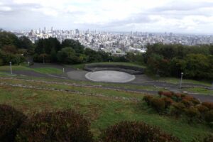 旭山記念公園紅葉情報2024年10月8日3展望台からの眺め