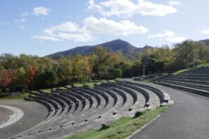 旭山記念公園紅葉情報2024年10月20日6噴水と藻岩山