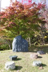 旭山記念公園紅葉情報2024年10月20日1寺田京子句碑