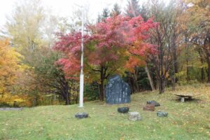 旭山記念公園紅葉情報2024年10月28日11寺田京子句碑