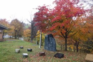 旭山記念公園紅葉情報2024年11月1日9寺田京子句碑