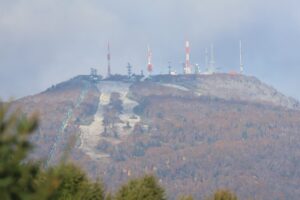 旭山の紅葉2025年10月20日7手稲山冠雪