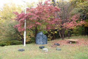 旭山の紅葉2025年10月24日7寺田京子句碑