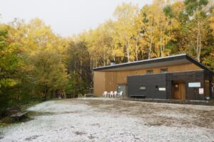 旭山の紅葉2025年10月28日1森の家雪