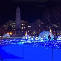 「さっぽろホワイトイルミネーション大通会場は12月25日まで」の写真