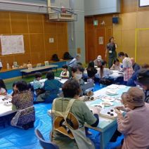 「まちづくり体験実習 中島児童会館花壇づくり「たねダンゴで花壇を作ろう」第1回たねダンゴづくりをしました」の写真