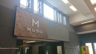 MUSOジム室内のロゴマーク写真