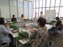 リースづくりの様子