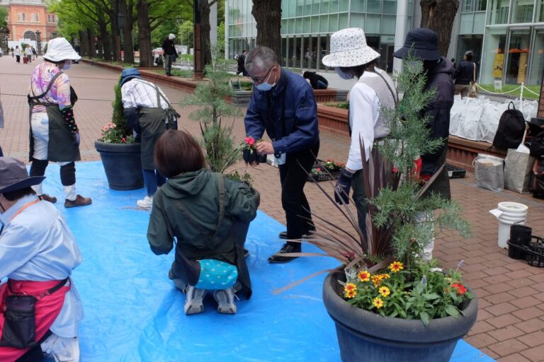 講師がアドバイスしている様子