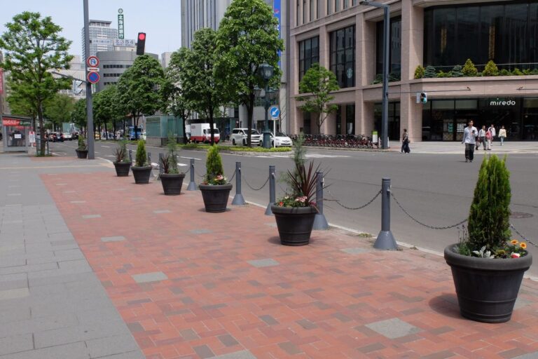 設置したフラワープランターの様子