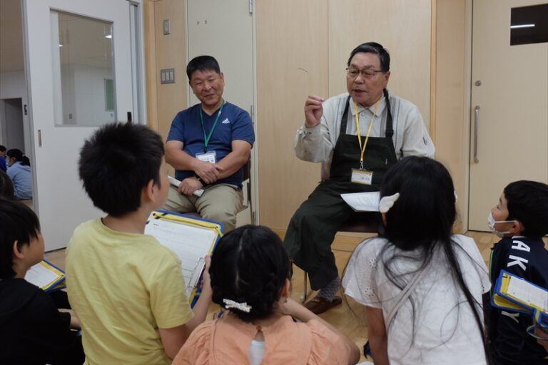 インタビューに答えるボランティアさん