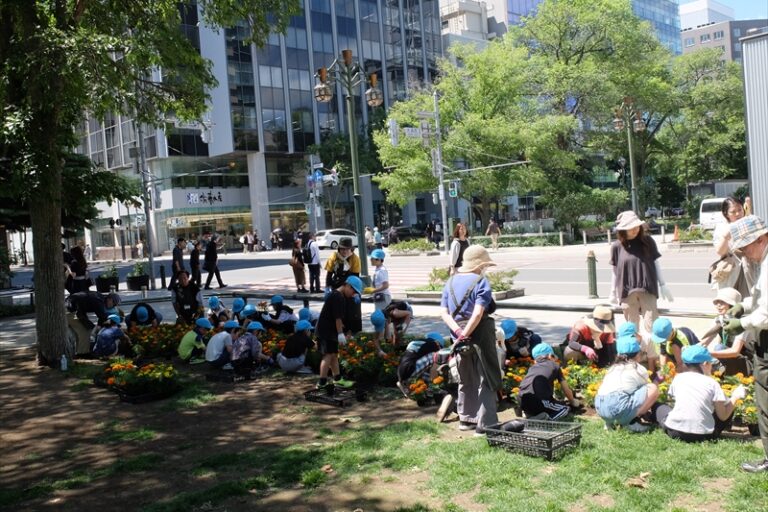 花苗植えの様子