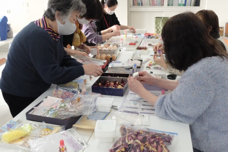 ポプリエッグ製作のようす