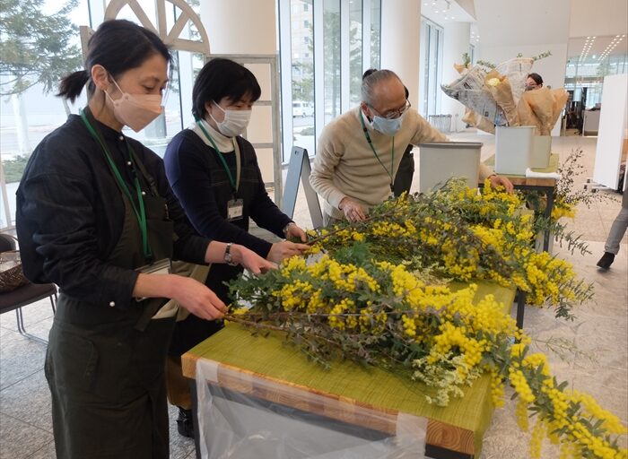 花束チームの様子