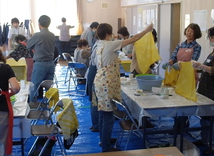マリーゴールド染講習会の様子