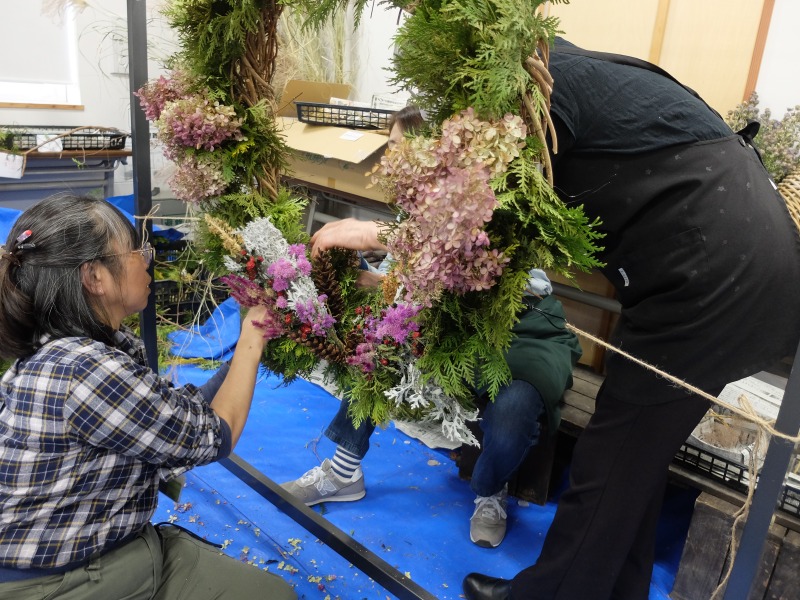 大リース制作のようす