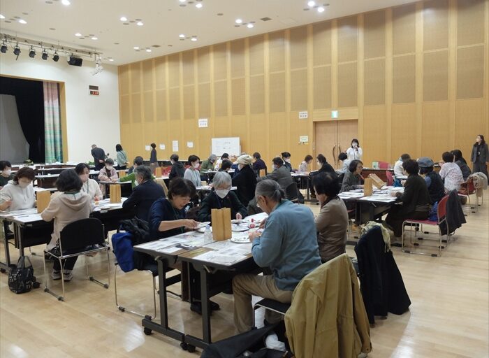 フローティングフレームづくりの会場の様子