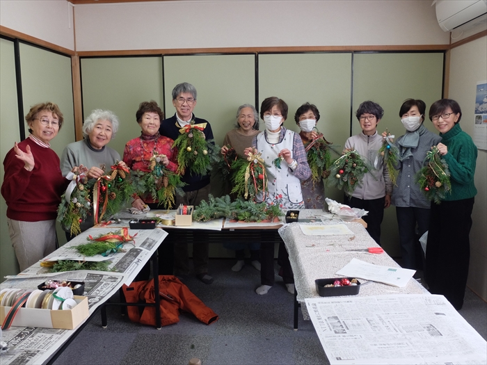 全員の作品を持っての集合写真