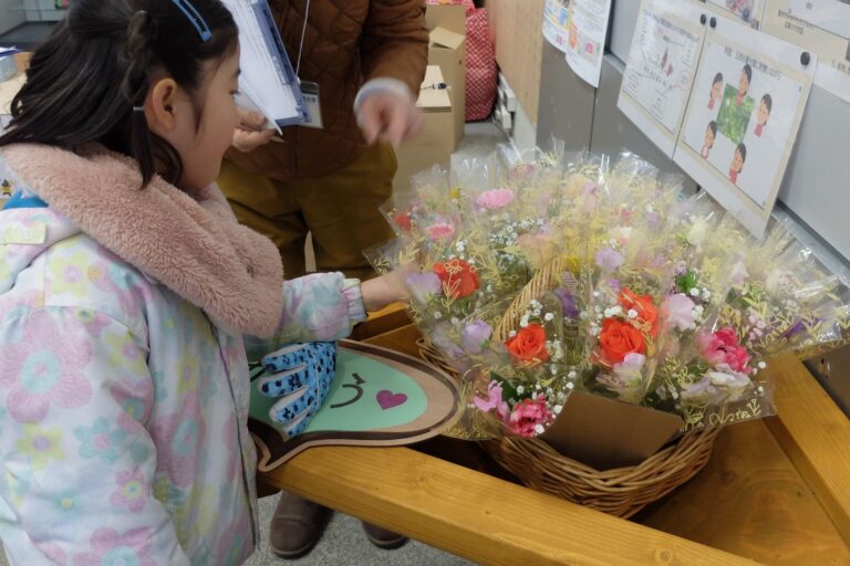 フラワービタミン(ミニ花束)を選んでいる様子