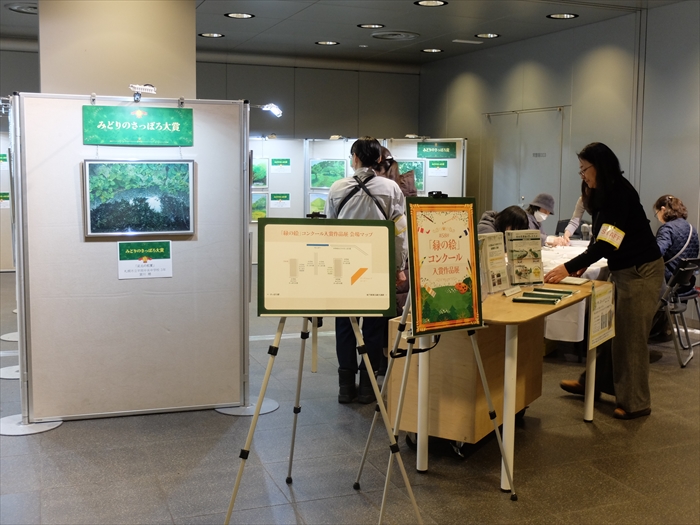 緑の絵コンクール入賞作品展示会場
