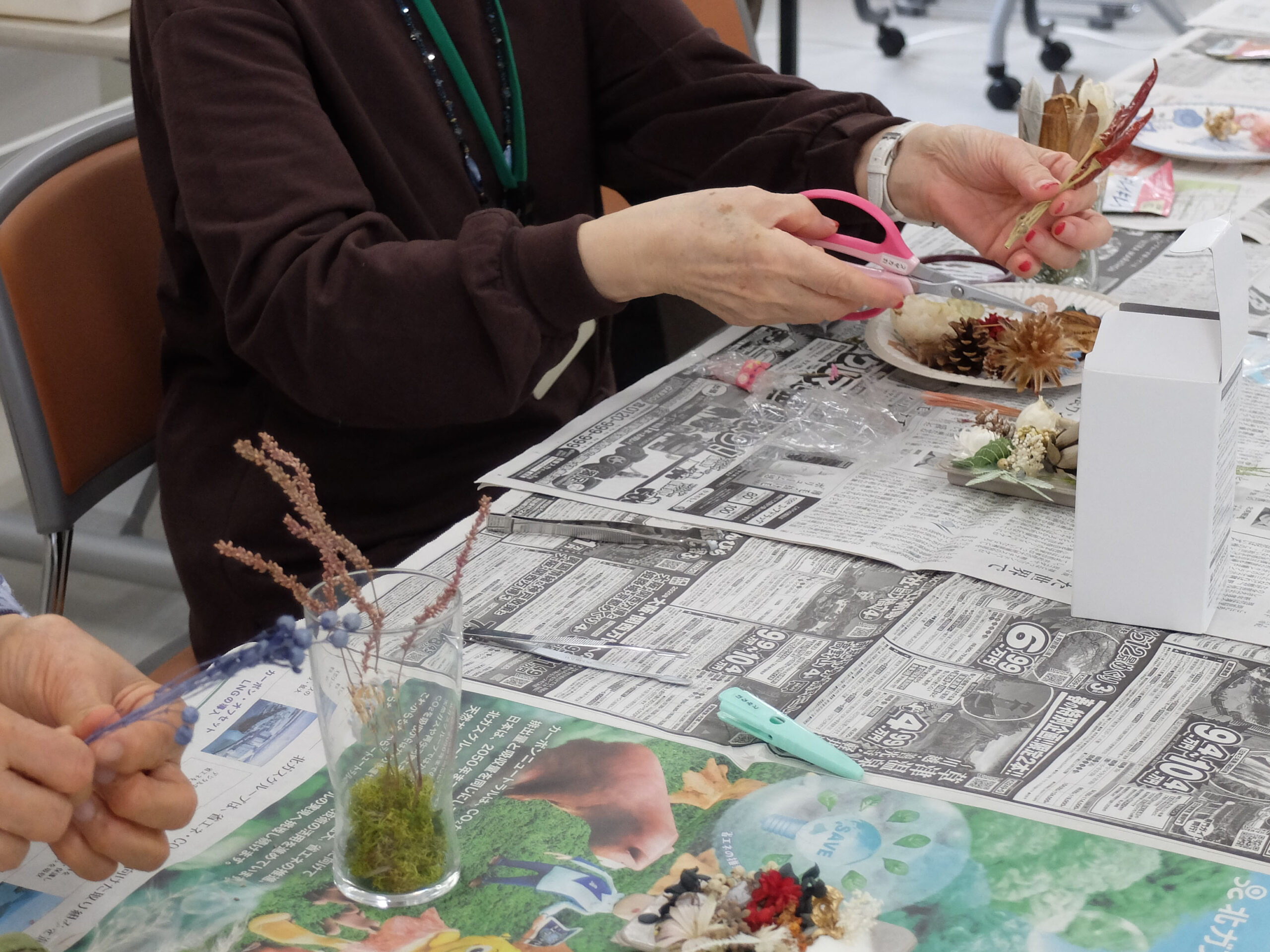 アロマディフューザーを作っている様子