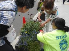 谷口講師にメンテナンスを見てもらっているところ