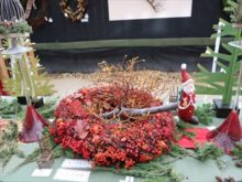 ローズヒップとナナカマドのリース