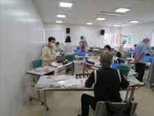 サポーターが説明しているところ