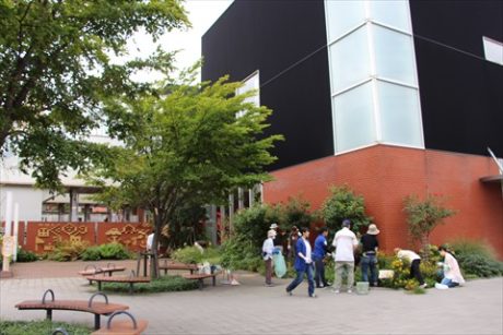 白石駅北口の様子