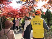 三次郎の会の庭園ガイドの様子