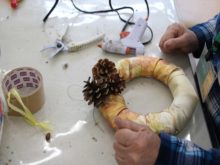 和風リースづくりの様子