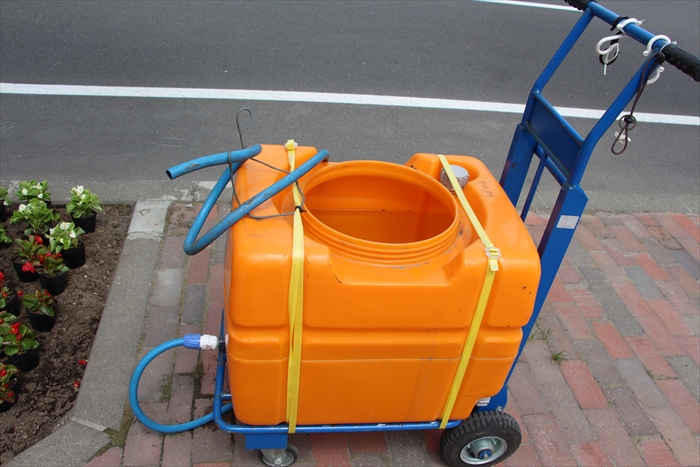 水やり用のタンク