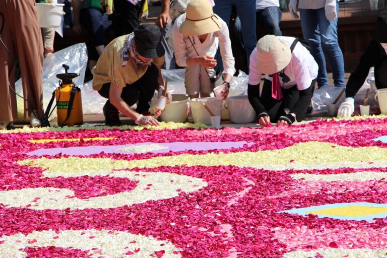 フラワーカーペット制作中の様子