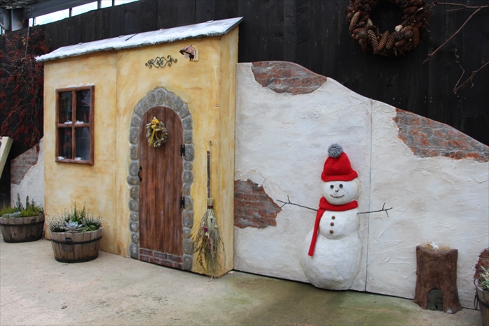 モルタル造形のスノーマン