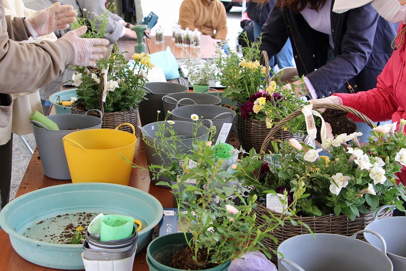 ギャザリング手法による寄せ植えつくり