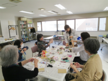 花まちサロンスタッフミーティング　リースの試作