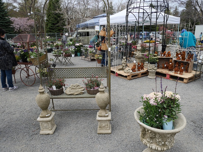 ガーデンファニチャーの展示
