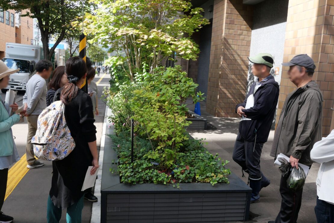 アドバイスを聞く様子