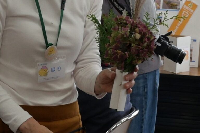 トイレットペーパーの芯を利用して束にしている