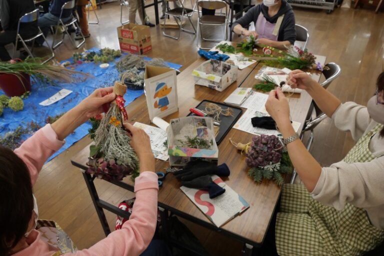 スワッグ作りのようす