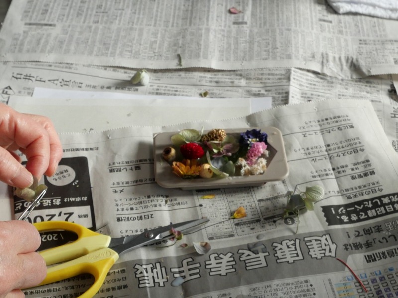 ワックスがかたまるのを待っている