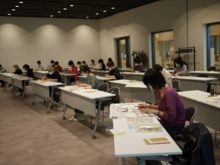 フレームづくりの会場の様子